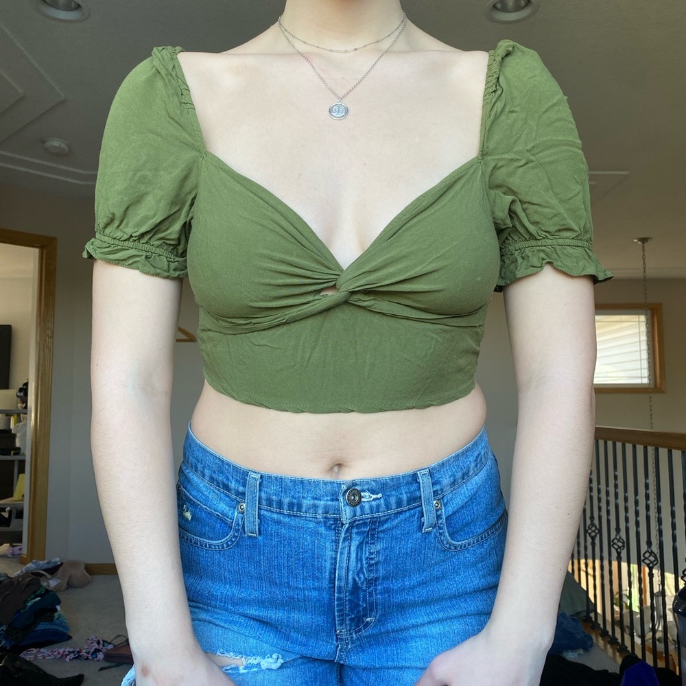 green short sleeve cropped blouse